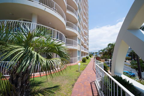 Beachcomber International Resort - Queensland Tourism 0