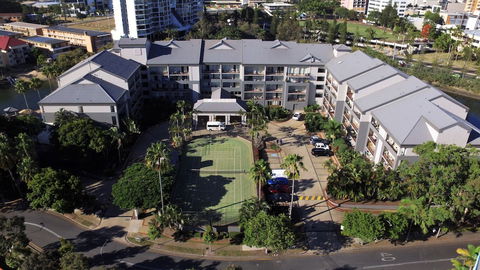 Paradise Island Resort - Queensland Tourism 2