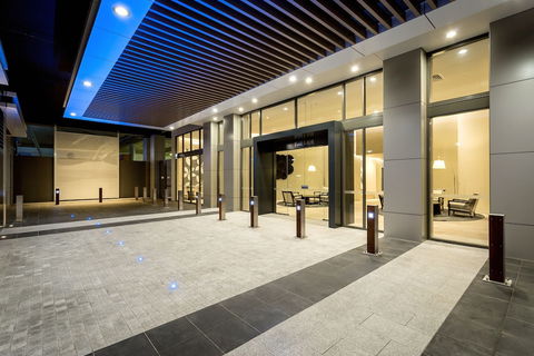 Paradise Centre Apartments - Queensland Tourism 1