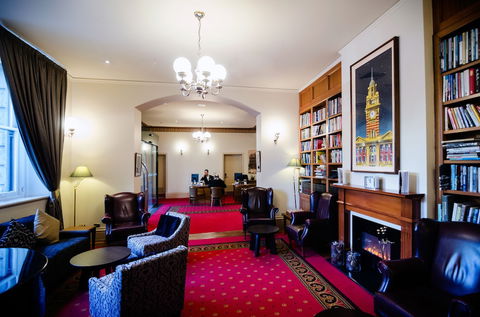 Grand Hotel Melbourne - QLD Tourism 3