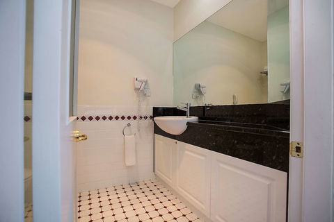 Quality Hotel Bentinck - QLD Tourism 6