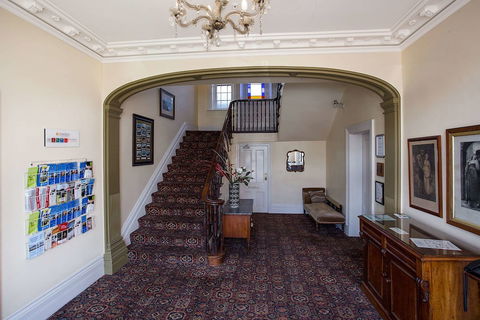 Quality Hotel Bentinck - QLD Tourism 4