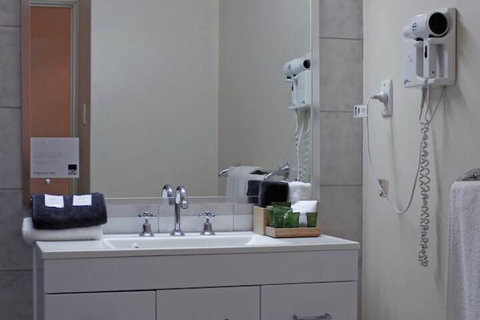 John Pirie Motor Inn - QLD Tourism 4