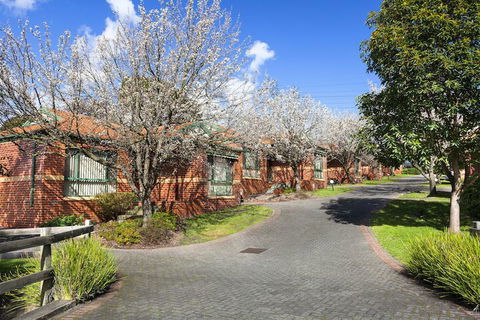 Mount Waverley Townhouses - QLD Tourism 1