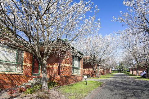 Mount Waverley Townhouses - QLD Tourism 2