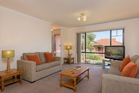 Mount Waverley Townhouses - QLD Tourism 5