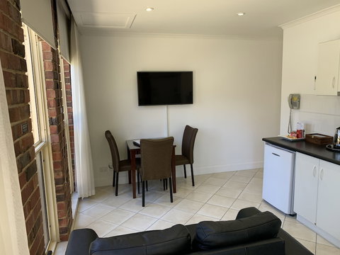 Ensenada Motor Inn And Suites - QLD Tourism 1