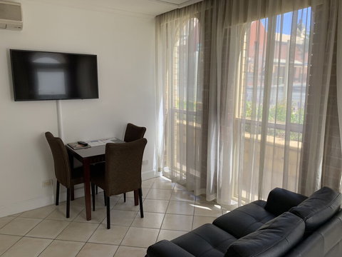 Ensenada Motor Inn And Suites - QLD Tourism 5