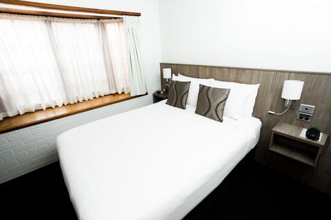 Bay Hotel Apartments - Queensland Tourism 6