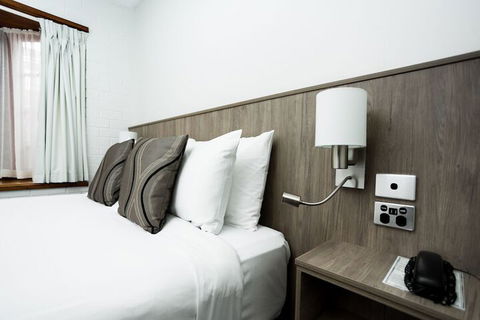 Bay Hotel Apartments - Queensland Tourism 4