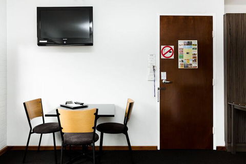 Bay Hotel Apartments - Queensland Tourism 3