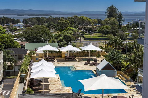 Oaks The Entrance Waterfront Suites - Queensland Tourism 4
