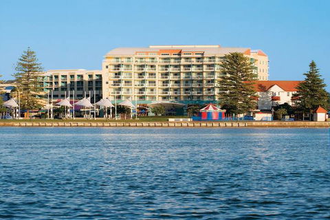 Oaks The Entrance Waterfront Suites - Queensland Tourism 2