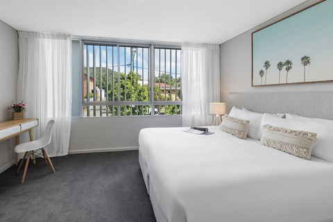 Oaks Nelson Bay Lure Suites - QLD Tourism 3