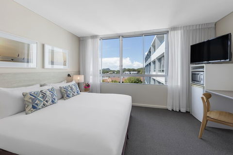 Oaks Nelson Bay Lure Suites - QLD Tourism 7
