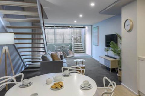 Oaks Nelson Bay Lure Suites - QLD Tourism 0