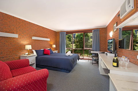 Whalers Rest Motor Inn - QLD Tourism 5