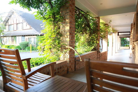 Grand Mercure The Hills Lodge - Queensland Tourism 4