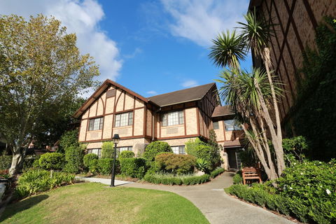 Grand Mercure The Hills Lodge - Queensland Tourism 0