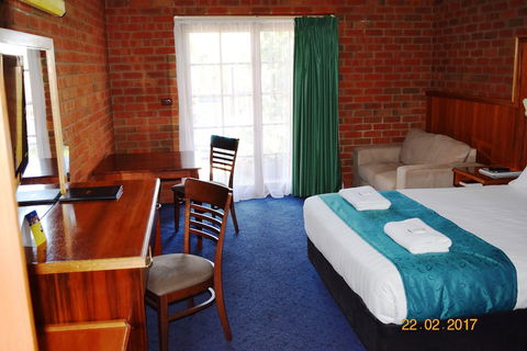 Early Australian Motor Inn - QLD Tourism 4