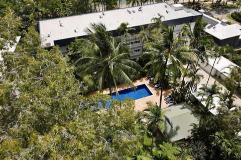 Agincourt Beachfront Apartments - Queensland Tourism 2