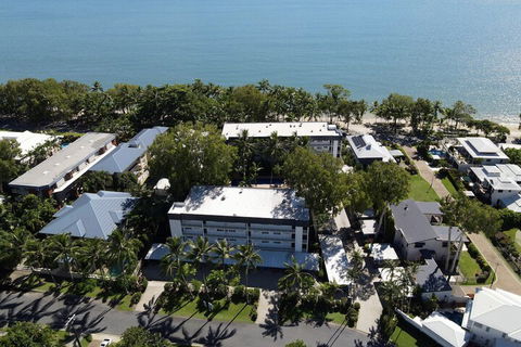 Agincourt Beachfront Apartments - Queensland Tourism 1