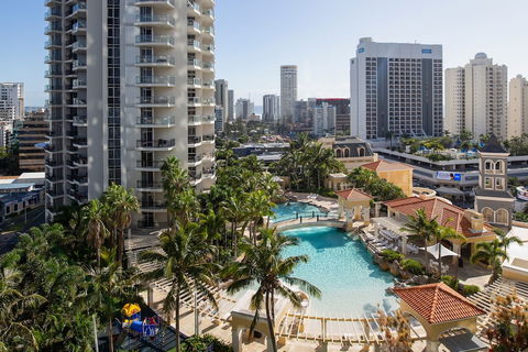 Mantra Towers Of Chevron - QLD Tourism 3