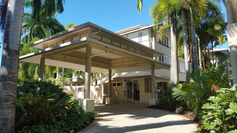 Cayman Villas - Queensland Tourism 1