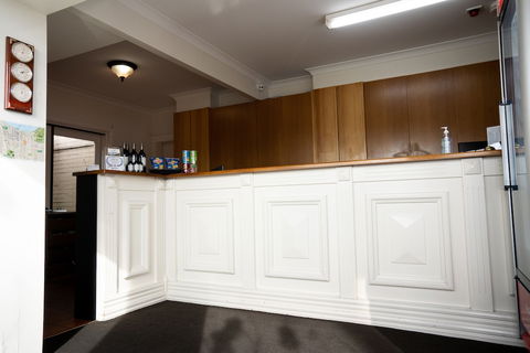 Admiralty Inn - Queensland Tourism 1