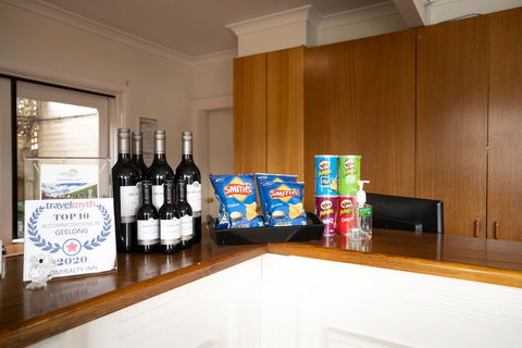 Admiralty Inn - Queensland Tourism 3