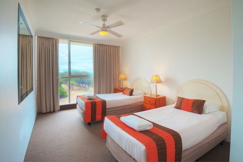 Golden Sands Apartments - Queensland Tourism 4