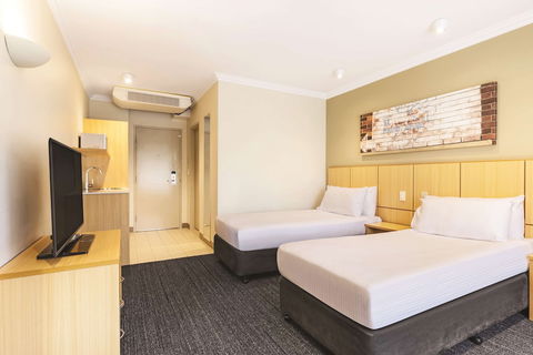Travelodge Hotel Blacktown Sydney - Queensland Tourism 4