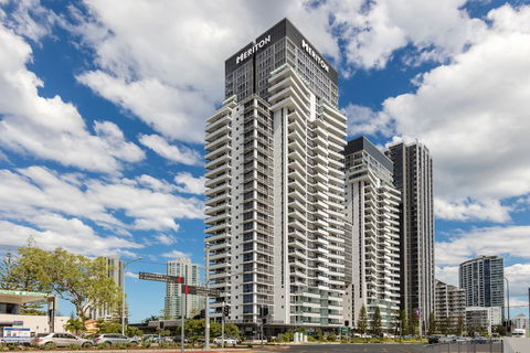 Meriton Suites Broadbeach, Gold Coast - QLD Tourism 0