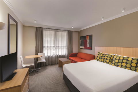 Travelodge Hotel Garden City Brisbane - QLD Tourism 6