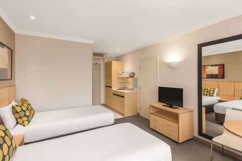 Travelodge Hotel Garden City Brisbane - QLD Tourism 4