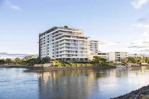 ULTIQA Freshwater Point Resort - QLD Tourism 0
