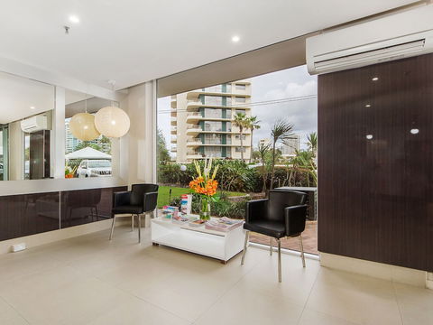 Sunbird Beach Resort - Queensland Tourism 5