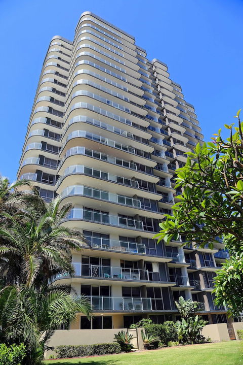 Sunbird Beach Resort - Queensland Tourism 0