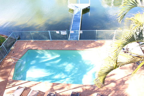 Surfers Riverside Apartments - Queensland Tourism 6