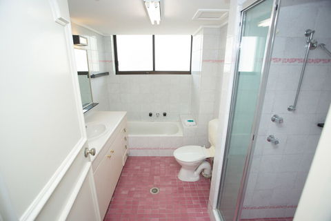Imperial Surf Private Apartments - Queensland Tourism 5