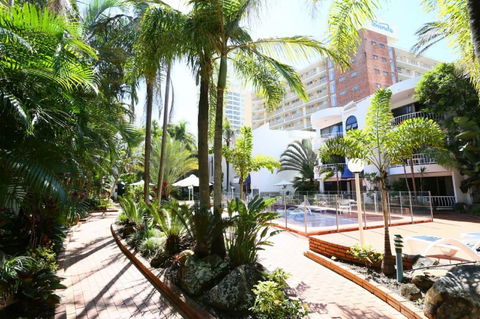 St Tropez Apartments - Queensland Tourism 4