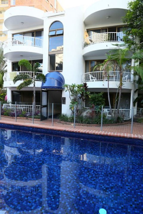 St Tropez Apartments - Queensland Tourism 5