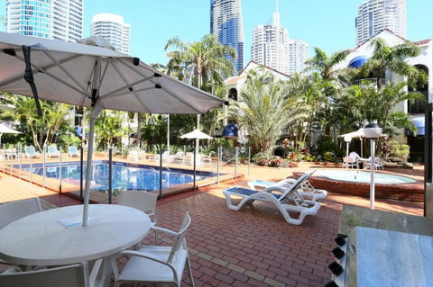St Tropez Apartments - Queensland Tourism 6