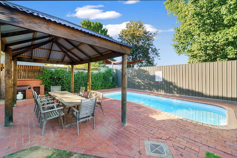 City Reach Motel - QLD Tourism 1