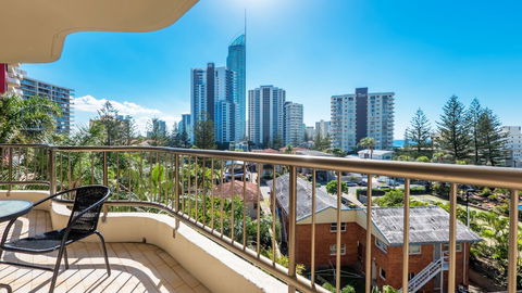Aristocrat Apartments - Queensland Tourism 6