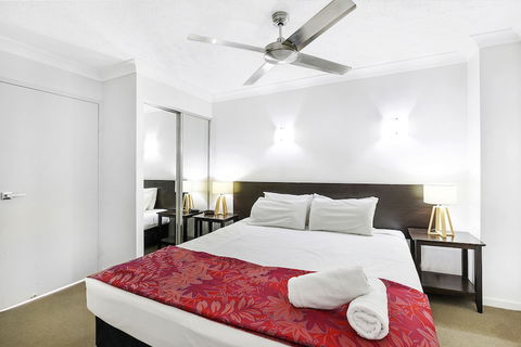 Broadbeach Travel Inn Apartments - QLD Tourism 6