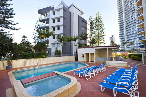 Surf Regency Apartments - Queensland Tourism 4