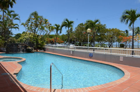 Acacia Court Hotel - QLD Tourism 1