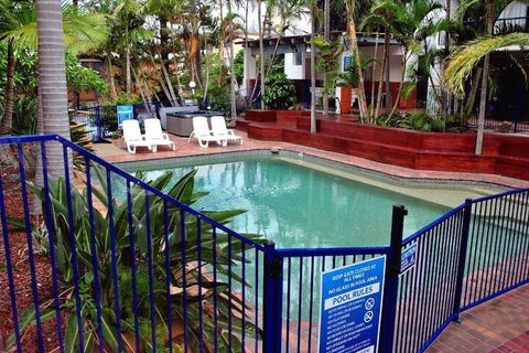 Club Surfers - Queensland Tourism 3