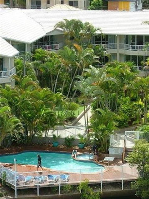 Surfers Del Rey - Queensland Tourism 1